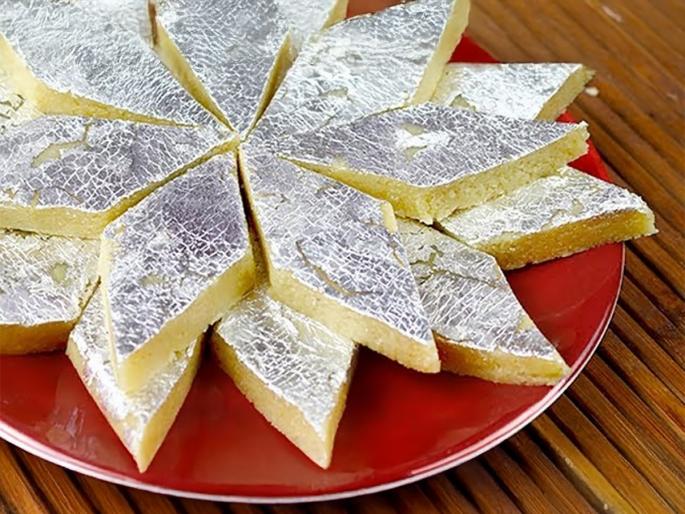 Easy Recipe Of Kaju Katli : Diwali Special Kaju Katli Recipe How To Make Kaju Katli | फक्त १०० रुपये खर्च आणि ताटभर काजूकतली; ना गॅस वाया जाणार-ना वेळ, १० मिनिटांची रेसिपी