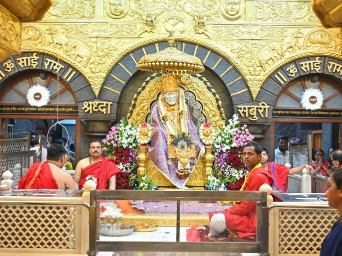 Shirdi's Sai Baba temple shines golden on the occasion of Diwali Lakshmi Puja | सुवर्णाची झळाळी, शिर्डीत लक्ष्मीपूजनाचा सोहळा; साईमंदिरात दिवाळी, साई मूर्तीवर अडीच कोटींचे अलंकार Shirdi's Sai Baba temple shines golden on the occasion of Diwali Lakshmi Puja | सुवर्णाची झळाळी, शिर्डीत लक्ष्मीपूजनाचा सोहळा; साईमंदिरात दिवाळी, साई मूर्तीवर अडीच कोटींचे अलंकार