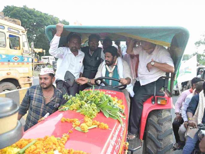 Farmers' protest blocks Wardha road, thousands of citizens affected | शेतकरी आंदोलनामुळे वर्धा मार्ग जाम, हजारो नागरिकांना फटका