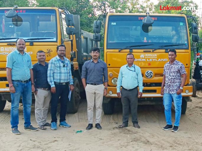 Tehsildar stopped with a handkerchief tied to his face, went on a bike and caught a tipper of sand! | तोंडाला रुमाल बांधून थांबले तहसीलदार, दुचाकीवर जाऊन पकडले वाळूचे टिप्पर ! Tehsildar stopped with a handkerchief tied to his face, went on a bike and caught a tipper of sand! | तोंडाला रुमाल बांधून थांबले तहसीलदार, दुचाकीवर जाऊन पकडले वाळूचे टिप्पर !