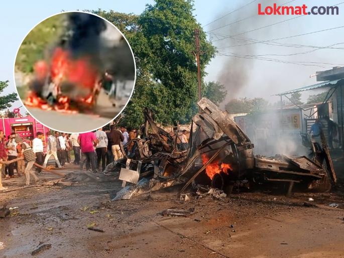 Oxygen cylinder explodes, ambulance burns to ashes; fortunately, no casualties | ऑक्सिजन सिलिंडरचा स्फाेट होऊन रुग्णवाहिका जाळून खाक ; सुदैवाने कोणतीही जीवितहानी नाही Oxygen cylinder explodes, ambulance burns to ashes; fortunately, no casualties | ऑक्सिजन सिलिंडरचा स्फाेट होऊन रुग्णवाहिका जाळून खाक ; सुदैवाने कोणतीही जीवितहानी नाही