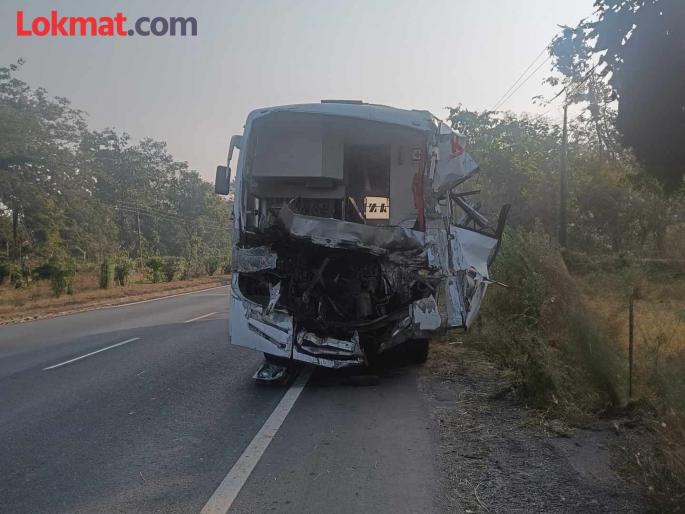 Horrific accident in Gondia! A train hit a parked truck; Eight passengers are in critical condition | गोंदिया येथे भीषण अपघात ! उभ्या ट्रकला ट्रॅव्हलने दिली धडक; आठ प्रवाशांची प्रकृती चिंताजनक
