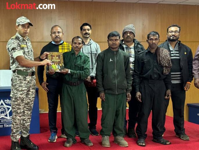 Three Maoists, including the commander of Dareksa Area Committee, surrender; The reward was Rs 20 lakhs | दरेकसा एरिया कमेटीच्या कमांडरसह तीन जहाल माओवाद्यांचे आत्मसमर्पण; २० लाखांचे होते बक्षीस Three Maoists, including the commander of Dareksa Area Committee, surrender; The reward was Rs 20 lakhs | दरेकसा एरिया कमेटीच्या कमांडरसह तीन जहाल माओवाद्यांचे आत्मसमर्पण; २० लाखांचे होते बक्षीस