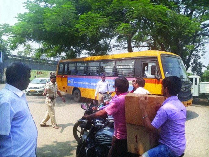 Action on vinylhemet drivers | विनाहेल्मेट वाहनचालकांवर कारवाई Action on vinylhemet drivers | विनाहेल्मेट वाहनचालकांवर कारवाई