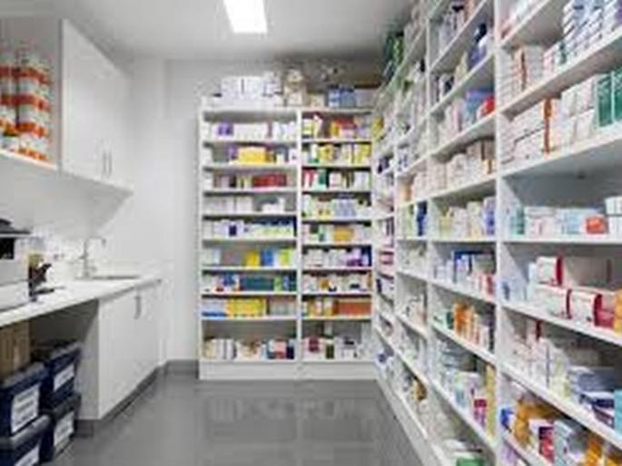 Wholesale drug dealers not sell their medicenes on full day basis | होलसेल औषध व्यावसायिकांचा हात आखडता Wholesale drug dealers not sell their medicenes on full day basis | होलसेल औषध व्यावसायिकांचा हात आखडता