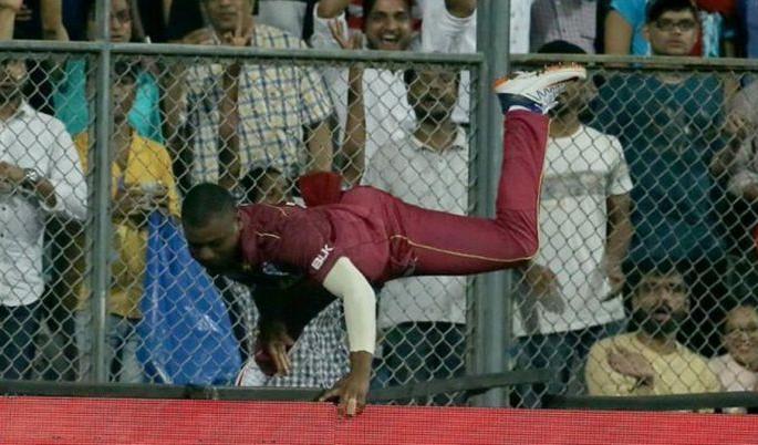 India vs West Indies: West Indies big shock; Evin Lewis is flown straight to the hospital for serious injuries | India vs West Indies : वेस्ट इंडिजला मोठा धक्का; गंभीर दुखापतीमुळे लुईस थेट हॉस्पिटलमध्ये दाखल