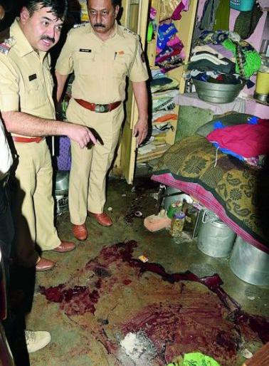 The unfaithful wife was cut off | बेवफा औरत को काटके आया