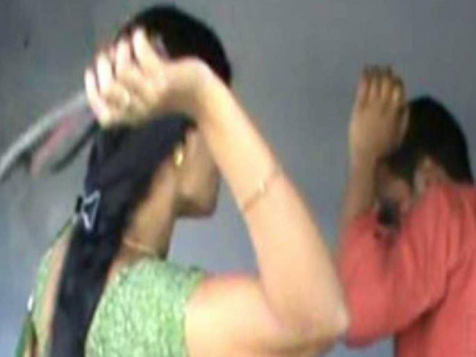 wife threw a tantrum after catching her husband in a hotel with his girlfriend in Agra, Uttar Pradesh | पतीला रात्रीच्यावेळी प्रेयसीसोबत हॉटेलमध्ये पकडलं; संतापलेल्या पत्नीने 'चपले'ने शिकवला धडा wife threw a tantrum after catching her husband in a hotel with his girlfriend in Agra, Uttar Pradesh | पतीला रात्रीच्यावेळी प्रेयसीसोबत हॉटेलमध्ये पकडलं; संतापलेल्या पत्नीने 'चपले'ने शिकवला धडा