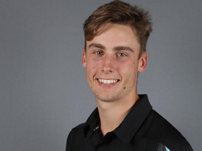 England batsman scored 25 off 100 balls; Six sixes in the overs | इंग्लंडच्या फलंदाजाने कुटले २५ चेंडूत शतक; षटकात सहा षटकारांची आतषबाजी