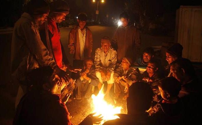 In Nagpur the temperature drops, the chill increased | नागपुरात तापमान घसरले, थंडी वाढली In Nagpur the temperature drops, the chill increased | नागपुरात तापमान घसरले, थंडी वाढली