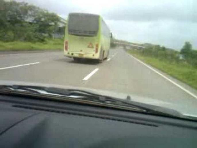 Mira bhayander palika buses wipers are not working | महापालिकेच्या उदासीनतेमुळे प्रवाशांचा जीव टांगणीला; पावसाळा सुरु होऊनही १६ बसचे वायपर बंद