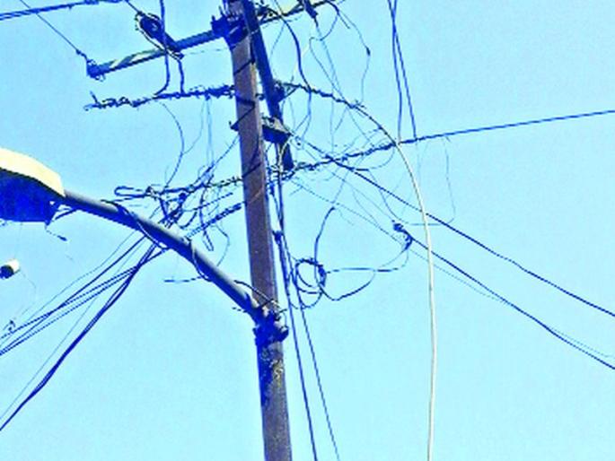 Staff reached by four hours; Even after the winding up, the MSEDC | चार तासांनी पोहोचले कर्मचारी; वीजतार तुटून पडल्यानंतरही महावितरणकडून चालढकल