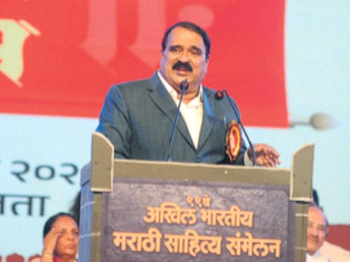 Marathi schools should survive, Dnyaneshwar-Tukoba will be built here; Vishwas Patil points out administrative apathy | मराठी शाळा टिकव्यात, इथेच ज्ञानेश्वर-तुकोबा घडतील; विश्वास पाटील यांचे प्रशासकीय उदासीनतेवर बोट Marathi schools should survive, Dnyaneshwar-Tukoba will be built here; Vishwas Patil points out administrative apathy | मराठी शाळा टिकव्यात, इथेच ज्ञानेश्वर-तुकोबा घडतील; विश्वास पाटील यांचे प्रशासकीय उदासीनतेवर बोट