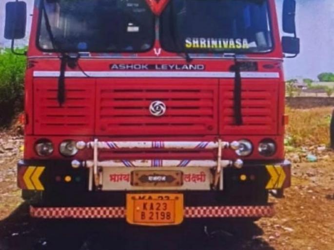 The runaway freight truck was chased by police and caught within 24 hours; Performance of Mandrup Police | पळवलेला मालट्रक पाठलाग करुन पोलिसांनी २४ तासांत पकडला; मंद्रूप पोलिसांची कामगिरी The runaway freight truck was chased by police and caught within 24 hours; Performance of Mandrup Police | पळवलेला मालट्रक पाठलाग करुन पोलिसांनी २४ तासांत पकडला; मंद्रूप पोलिसांची कामगिरी