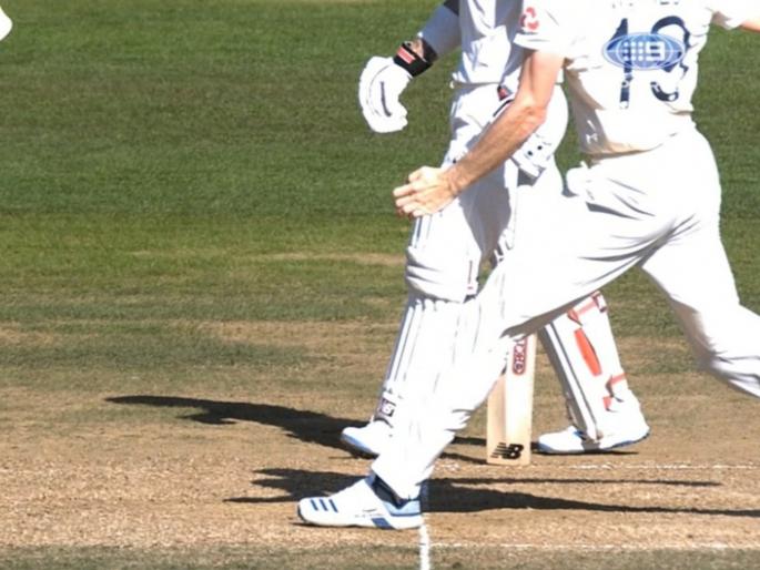 Ashes 2019 : Chris woakes bowled 1st time no ball in his test career and gets a wicket but... | Ashes 2019 : 867 षटकांनंतर 'त्यानं' टाकला कसोटी कारकिर्दीतला पहिला नो बॉल, अन्...