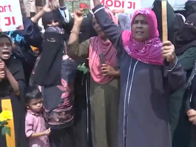 Modiji, you fight, we are with you Muslim women come out in support of Waqf Amendment Bill | 'मोदीजी तुम्ही संघर्ष करा, आम्ही तुमच्यासोबत आहोत'; वक्फ दुरुस्ती विधेयकाच्या समर्थनार्थ मुस्लिम महिला बाहेर पडल्या Modiji, you fight, we are with you Muslim women come out in support of Waqf Amendment Bill | 'मोदीजी तुम्ही संघर्ष करा, आम्ही तुमच्यासोबत आहोत'; वक्फ दुरुस्ती विधेयकाच्या समर्थनार्थ मुस्लिम महिला बाहेर पडल्या