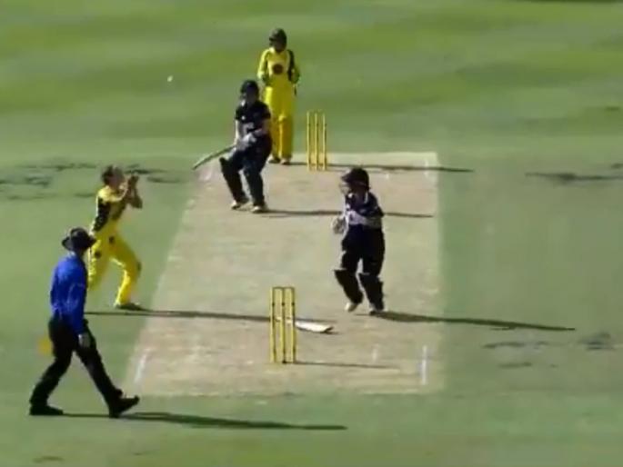 OMG ... batsmen can be so out by this way, see the video | OMG... फलंदाज असा पण आऊट होऊ शकतो, पाहा घडलेला हा धक्कादायक प्रकार