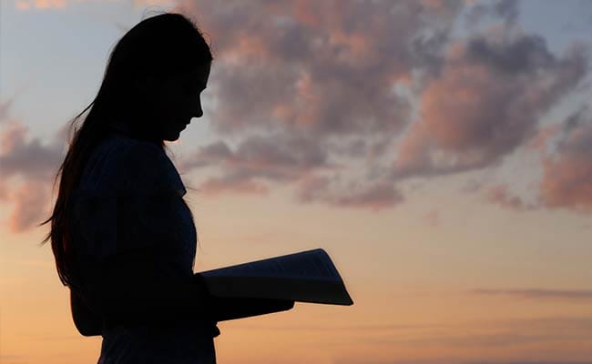 Article Don't criticize the Women's Commission! Just understand that | महिला आयोगावर सवंग टीका नको! फक्त ती समजून उमजून करावी Article Don't criticize the Women's Commission! Just understand that | महिला आयोगावर सवंग टीका नको! फक्त ती समजून उमजून करावी