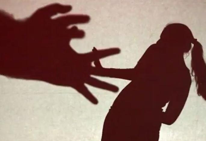 Crime against a widow for torturing a widow | महिलेवर अत्याचारप्रकरणी तरुणावर गुन्हा Crime against a widow for torturing a widow | महिलेवर अत्याचारप्रकरणी तरुणावर गुन्हा