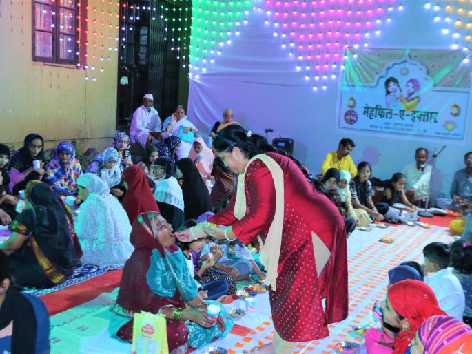 Satara Mahfil e Iftar for women held at open garden | सातारा : मुक्तांगणवर रंगली महिलांसाठी ‘महफिल ए इफ्तार’ Satara Mahfil e Iftar for women held at open garden | सातारा : मुक्तांगणवर रंगली महिलांसाठी ‘महफिल ए इफ्तार’