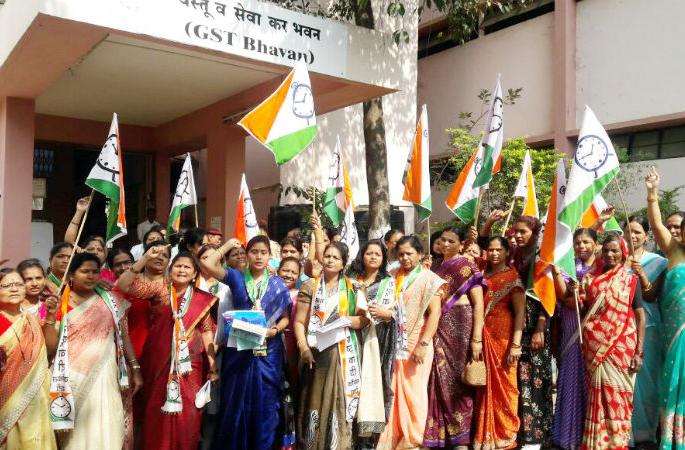 A rally on the GST office of NCP's Nationalist Congress Party in Solapur District Women | सोलापूर जिल्हा महिला राष्ट्रवादी काँग्रेसचा जीएसटी कार्यालयावर मोर्चा A rally on the GST office of NCP's Nationalist Congress Party in Solapur District Women | सोलापूर जिल्हा महिला राष्ट्रवादी काँग्रेसचा जीएसटी कार्यालयावर मोर्चा