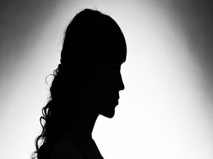 Humanity alive... and Ambulance system failed : help for treatment to youth girl who in dead condition | रुग्णवाहिका यंत्रणा अपयशी; माणुसकी जिवंत : मरणासन्न "ती"च्या मदतीला धावले कार्यकर्ते Humanity alive... and Ambulance system failed : help for treatment to youth girl who in dead condition | रुग्णवाहिका यंत्रणा अपयशी; माणुसकी जिवंत : मरणासन्न "ती"च्या मदतीला धावले कार्यकर्ते