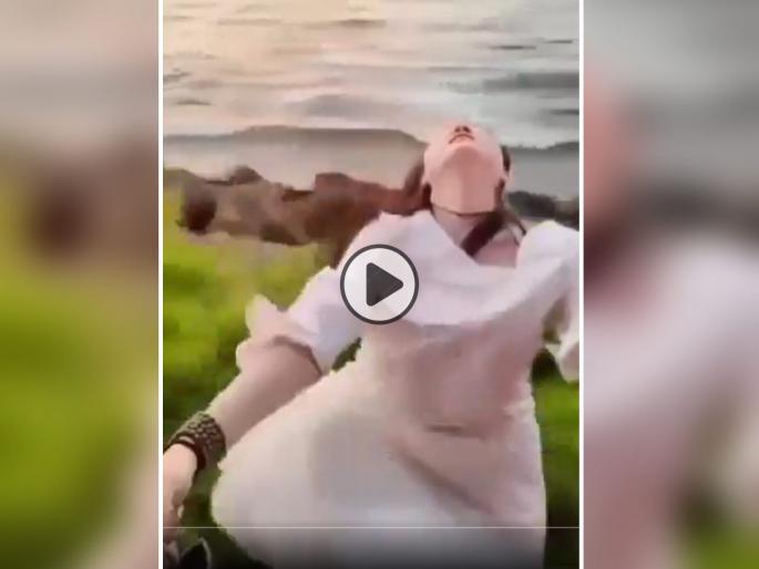 Viral Video chinese woman tourist fall down running train survives colombo sri lanka Instagram reel trending social media | Video: रिल बनवण्याचा नाद भोवला! चालत्या ट्रेनमधून बाहेर लटकलेली तरूणी खाली पडली अन्... Viral Video chinese woman tourist fall down running train survives colombo sri lanka Instagram reel trending social media | Video: रिल बनवण्याचा नाद भोवला! चालत्या ट्रेनमधून बाहेर लटकलेली तरूणी खाली पडली अन्...