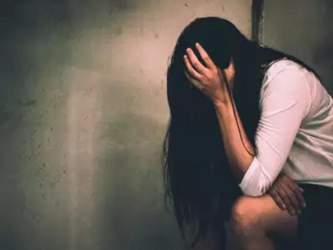 Divorce from husband Defamation by viralizing morphed photos of women | पतीपासून घटस्फोट घे; महिलेचे मॉर्फ केलेले फोटो व्हायरल करत बदनामी Divorce from husband Defamation by viralizing morphed photos of women | पतीपासून घटस्फोट घे; महिलेचे मॉर्फ केलेले फोटो व्हायरल करत बदनामी