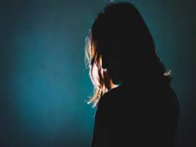 Receptionist girl beating amd molested in a pimpri | पिंपरीत मारहाण करून रिसेप्शनिस्ट मुलीचा विनयभंग