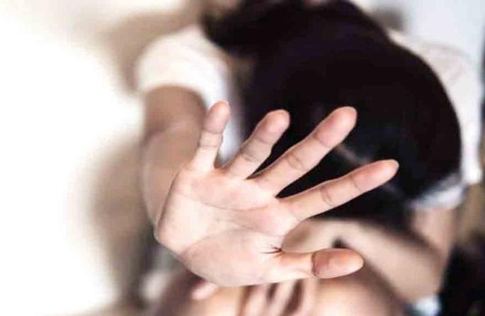 Allegations of immoral relationship against a married woman for divorce Case filed against along with husband family in pune | घटस्फोट देण्यासाठी विवाहितेवर अनैतिक संबंधाचे आरोप; पतीसह सासू-सासर्यांविरुद्ध गुन्हा दाखल Allegations of immoral relationship against a married woman for divorce Case filed against along with husband family in pune | घटस्फोट देण्यासाठी विवाहितेवर अनैतिक संबंधाचे आरोप; पतीसह सासू-सासर्यांविरुद्ध गुन्हा दाखल