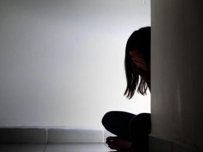 Five talents of gold were not brought Hits on the body of the married woman beaten by the husband molested by the wife | पाच तोळे सोने आणले नाही; विवाहितेच्या अंगाला चटके, नवऱ्याकडून मारहाण, दिराकडून विनयभंग Five talents of gold were not brought Hits on the body of the married woman beaten by the husband molested by the wife | पाच तोळे सोने आणले नाही; विवाहितेच्या अंगाला चटके, नवऱ्याकडून मारहाण, दिराकडून विनयभंग