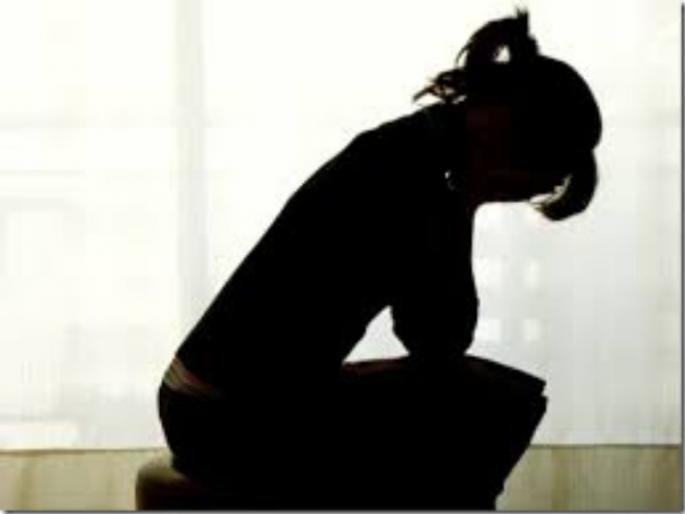 Threatens to acid throw on the face woman who going for election security | निवडणुकीच्या बंदोबस्तासाठी जाणाऱ्या महिलेला तोंडावर अ‍ॅसिड फेकण्याची दिली धमकी