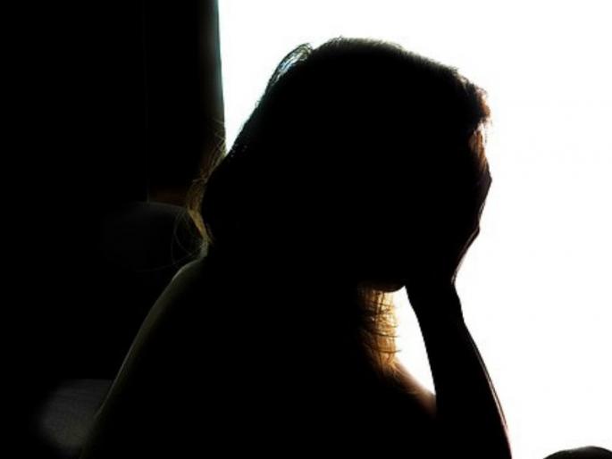 Marry me or threaten to throw acid on the face; Crime filed in Pune | माझ्याशी लग्न कर नाहीतर तुला जाळून टाकीन; पुण्यात गुन्हा दाखल Marry me or threaten to throw acid on the face; Crime filed in Pune | माझ्याशी लग्न कर नाहीतर तुला जाळून टाकीन; पुण्यात गुन्हा दाखल