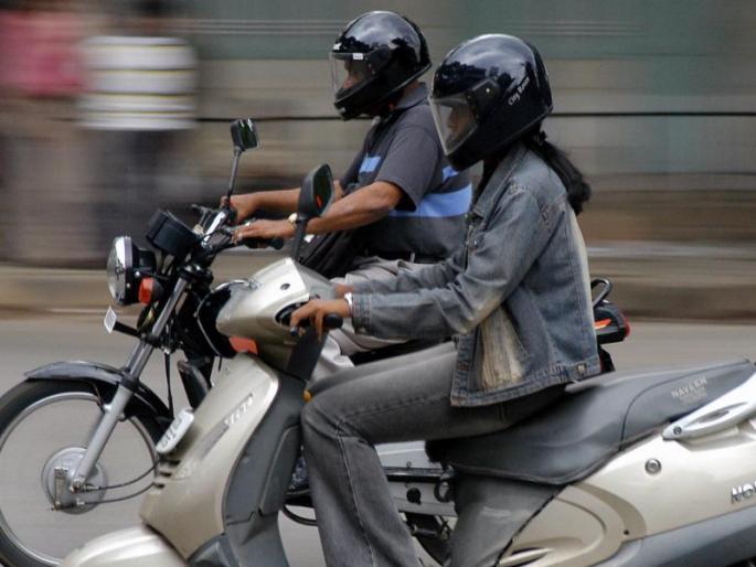 The women got a pretty scooter to replace; Claim acquired by the customer | महिलेला चक्क स्कूटर मिळाली बदलून; ग्राहकाने मिळविला हक्क  The women got a pretty scooter to replace; Claim acquired by the customer | महिलेला चक्क स्कूटर मिळाली बदलून; ग्राहकाने मिळविला हक्क