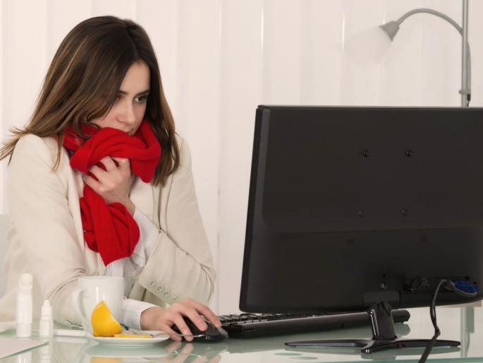 Why women complain about ac temperature in office | जाणून घ्या; ऑफिसमध्ये फक्त महिलांनाच का होतो AC टेम्प्रेचरचा प्रॉब्लेम? Why women complain about ac temperature in office | जाणून घ्या; ऑफिसमध्ये फक्त महिलांनाच का होतो AC टेम्प्रेचरचा प्रॉब्लेम?