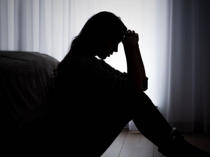 Young girl raped by threatening to make her modeling photos go viral | मॉडेलिंगचे फोटो व्हायरल करण्याची धमकी देऊन तरुणीवर बलात्कार Young girl raped by threatening to make her modeling photos go viral | मॉडेलिंगचे फोटो व्हायरल करण्याची धमकी देऊन तरुणीवर बलात्कार