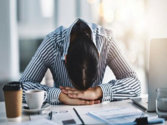 With boss to get promotion Unwanted offer of bank officer to female employee | "प्रमोशन मिळवण्यासाठी साहेबांसोबत...", बँक अधिकाऱ्याची महिला कर्मचाऱ्याला नको ती ऑफर With boss to get promotion Unwanted offer of bank officer to female employee | "प्रमोशन मिळवण्यासाठी साहेबांसोबत...", बँक अधिकाऱ्याची महिला कर्मचाऱ्याला नको ती ऑफर