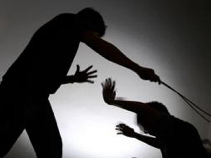 The woman, exhausted by her husband's harassment, ran to the lake with a daughter for suicide; Damini's squad averted disaster | पतीच्या जाचाने खचलेल्या महिलेची चिमुकलीसह तलावाकडे धाव घेतली; दामिनी पथकामुळे अनर्थ टळला The woman, exhausted by her husband's harassment, ran to the lake with a daughter for suicide; Damini's squad averted disaster | पतीच्या जाचाने खचलेल्या महिलेची चिमुकलीसह तलावाकडे धाव घेतली; दामिनी पथकामुळे अनर्थ टळला