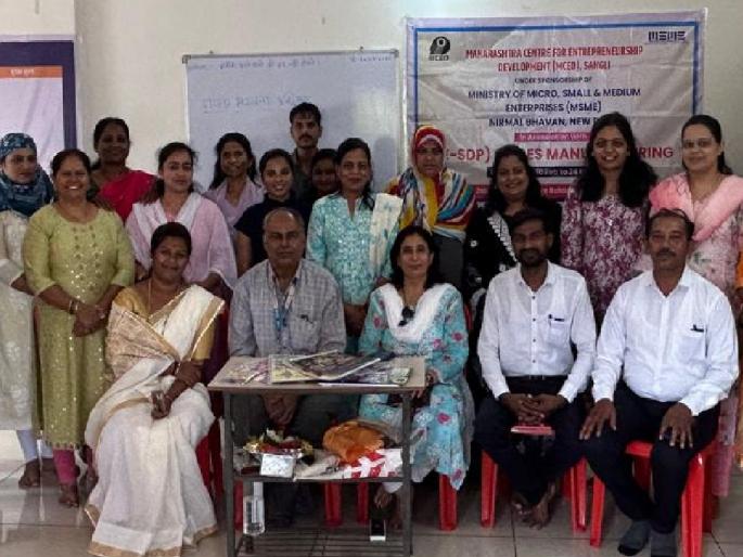 With the help of Entrepreneurship Development Center, women entrepreneurs from Sangli formed a spice band | उद्योजकता विकास केंद्रातून नव उद्योजकांची भरारी, सांगलीतील प्रशिक्षणार्थी महिलांनी बनवले मसाल्याचे ब्रॅंड With the help of Entrepreneurship Development Center, women entrepreneurs from Sangli formed a spice band | उद्योजकता विकास केंद्रातून नव उद्योजकांची भरारी, सांगलीतील प्रशिक्षणार्थी महिलांनी बनवले मसाल्याचे ब्रॅंड