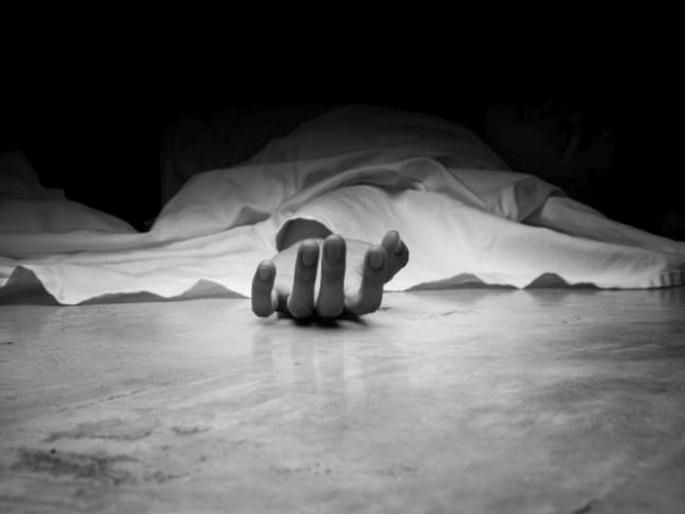 woman in mumbai found living with mothers corpse from 8 months | संपूर्ण लॉकडाऊन आईच्या मृतदेहासोबत राहत होती मुलगी; मुंबईतील धक्कादायक घटना woman in mumbai found living with mothers corpse from 8 months | संपूर्ण लॉकडाऊन आईच्या मृतदेहासोबत राहत होती मुलगी; मुंबईतील धक्कादायक घटना