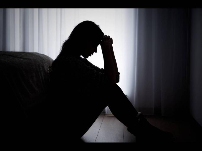 England woman with rare sleep disorder | महिलेला विचित्र आजार, स्वत:ला रूममध्ये बंद करून घेते आणि मग... England woman with rare sleep disorder | महिलेला विचित्र आजार, स्वत:ला रूममध्ये बंद करून घेते आणि मग...