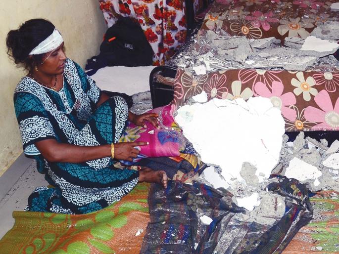 Slab part collapses and injures women | स्लॅबचा भाग कोसळून महिला जखमी