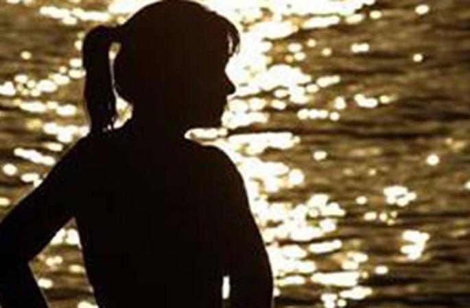 ... He first gave her a mobile, then kidnapped her | ... त्याने तिला आधी मोबाईल दिला, नंतर पळवून नेले