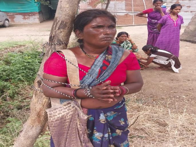 A woman was brutally beaten up in Jat on suspicion of being part of a gang of child abductors | सांगली: मुले पळवणाऱ्या टोळीच्या संशयावरून जतमध्ये महिलेस डांबून मारहाण A woman was brutally beaten up in Jat on suspicion of being part of a gang of child abductors | सांगली: मुले पळवणाऱ्या टोळीच्या संशयावरून जतमध्ये महिलेस डांबून मारहाण