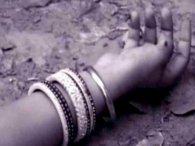 Husband kills wife after hitting shovel in head | लोखंडी फावडा डोक्यात मारून पतीने केली पत्नीची हत्त्या Husband kills wife after hitting shovel in head | लोखंडी फावडा डोक्यात मारून पतीने केली पत्नीची हत्त्या