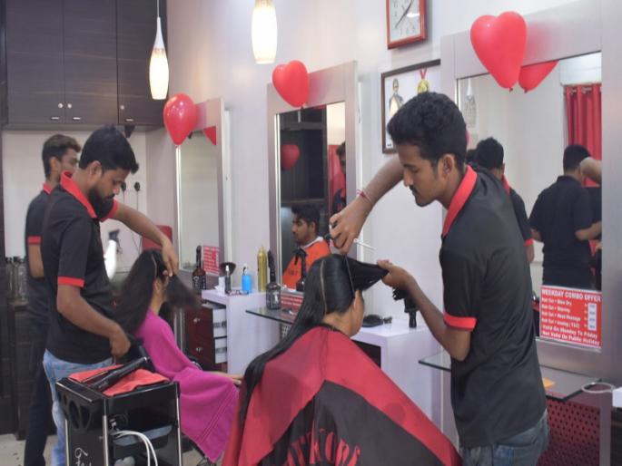 A hairstyle craze in Pimpri-Chinchwad women corporations | पिंपरी-चिंचवडच्या नगरसेविकांमध्ये ' हेअर स्टाईल' ची क्रेझ A hairstyle craze in Pimpri-Chinchwad women corporations | पिंपरी-चिंचवडच्या नगरसेविकांमध्ये ' हेअर स्टाईल' ची क्रेझ