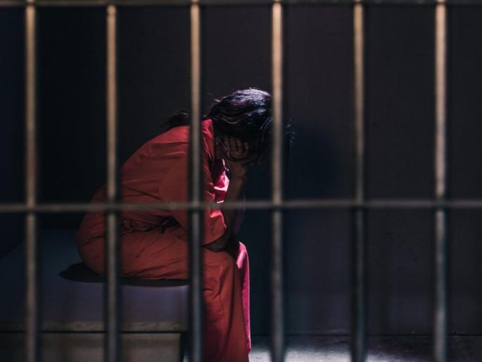 Police officers having immoral relations with prisoners?; The shocking experience of a female prisoner | कैद्यांसोबत अनैतिक संबंध ठेवतात पोलीस अधिकारी?; महिला कैद्याचा धक्कादायक अनुभव Police officers having immoral relations with prisoners?; The shocking experience of a female prisoner | कैद्यांसोबत अनैतिक संबंध ठेवतात पोलीस अधिकारी?; महिला कैद्याचा धक्कादायक अनुभव