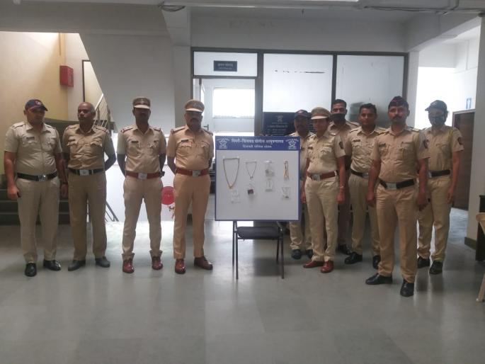 A gang of women who theft a bus during a commotion; Hinjewadi police action | बसप्रवासात गोंधळ करून लुटमार करणारी महिलांची टोळी गजाआड; हिंजवडी पोलिसांची कारवाई A gang of women who theft a bus during a commotion; Hinjewadi police action | बसप्रवासात गोंधळ करून लुटमार करणारी महिलांची टोळी गजाआड; हिंजवडी पोलिसांची कारवाई