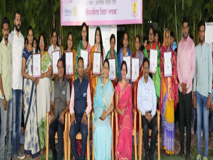 Women who are honored | सन्मानाने भारावल्या महिला, विविध क्षेत्रातील महिलांचा गौरव Women who are honored | सन्मानाने भारावल्या महिला, विविध क्षेत्रातील महिलांचा गौरव