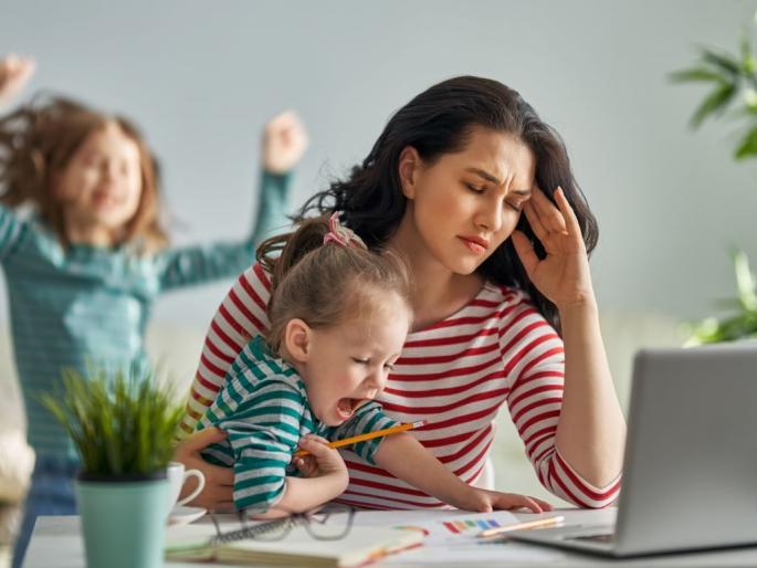Bend backbone due to work from home! Spinal ailments are serious, read what the remedy | वर्क फ्रॉम होममुळे वाकला पाठीचा कणा! मणक्याचे आजार गंभीर, वाचा उपाय काय 